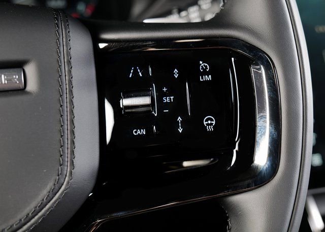 New 2026 Land Rover Range Rover Velar Dynamic SE image 17