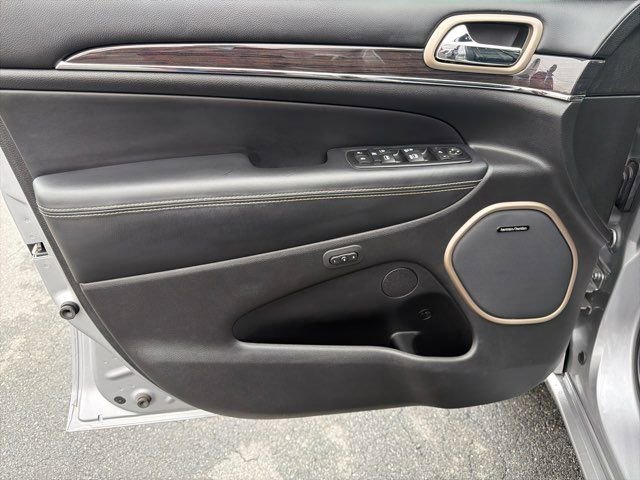 Used 2017 Jeep Grand Cherokee Overland image 13