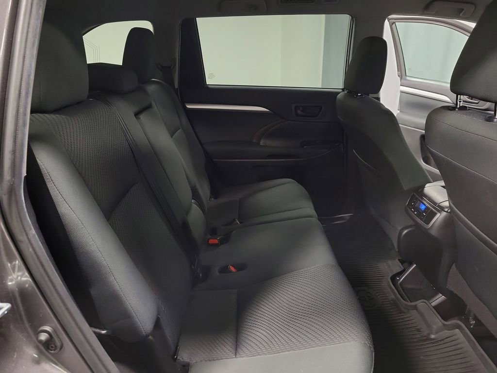 Used 2019 Toyota Highlander LE image 22