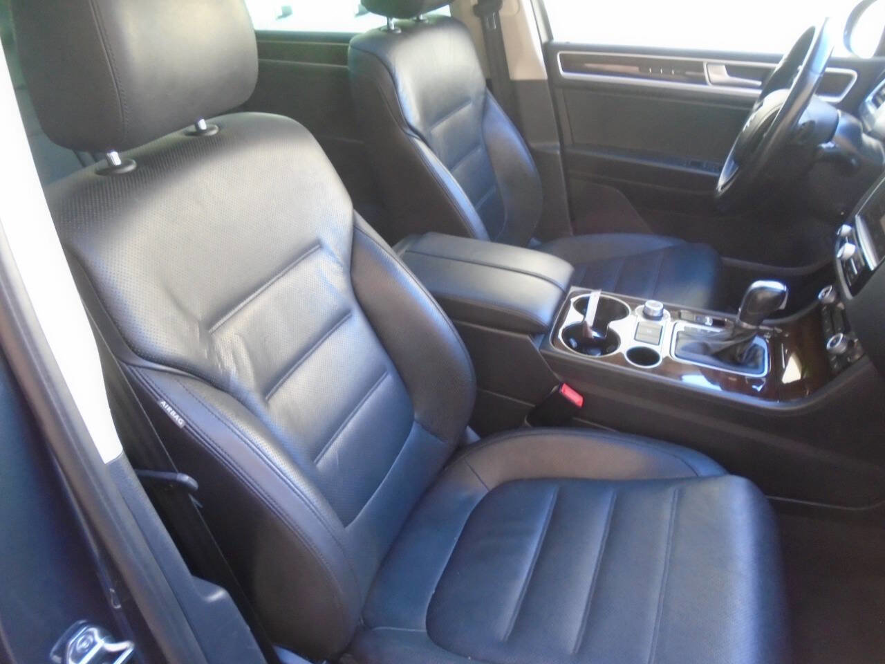 Used 2016 Volkswagen Touareg TDI image 33