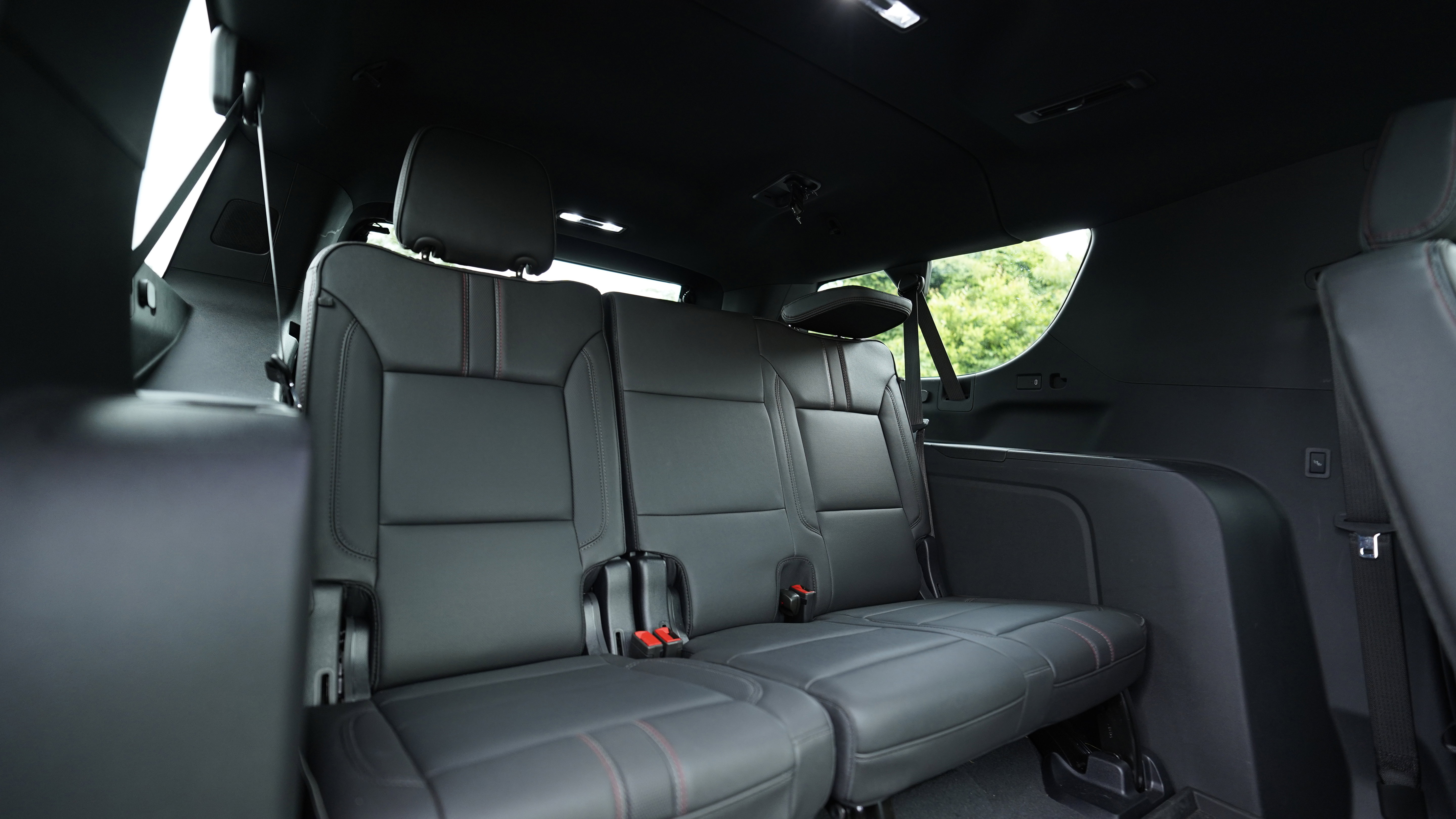 Used 2025 Chevrolet Suburban RST AWD/4WD image 13