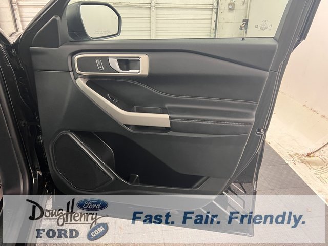 Used 2023 Ford Explorer XLT w/ Equipment Group 202A image 39