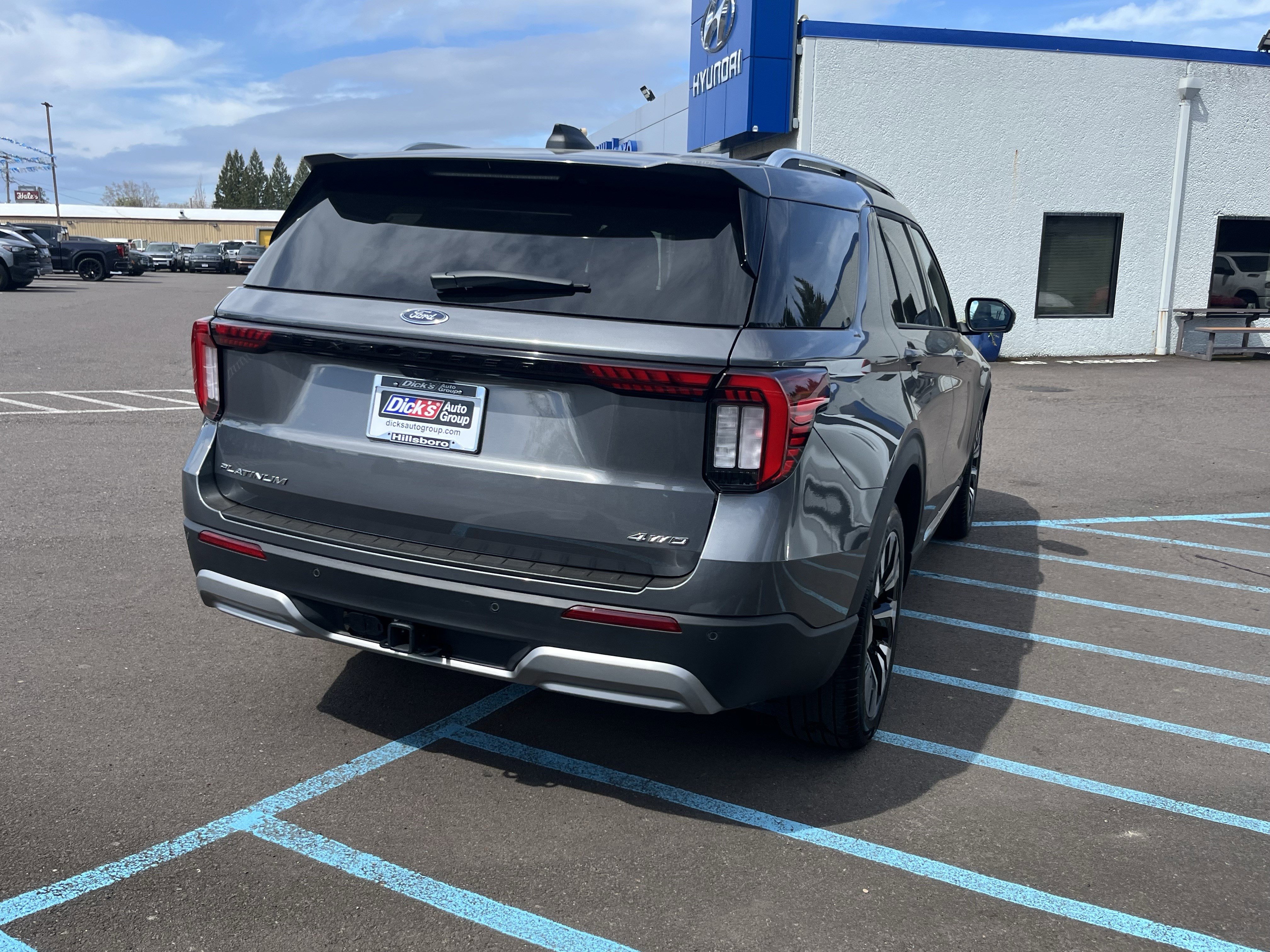 Used 2025 Ford Explorer Platinum w/ LUX Leather Package image 5