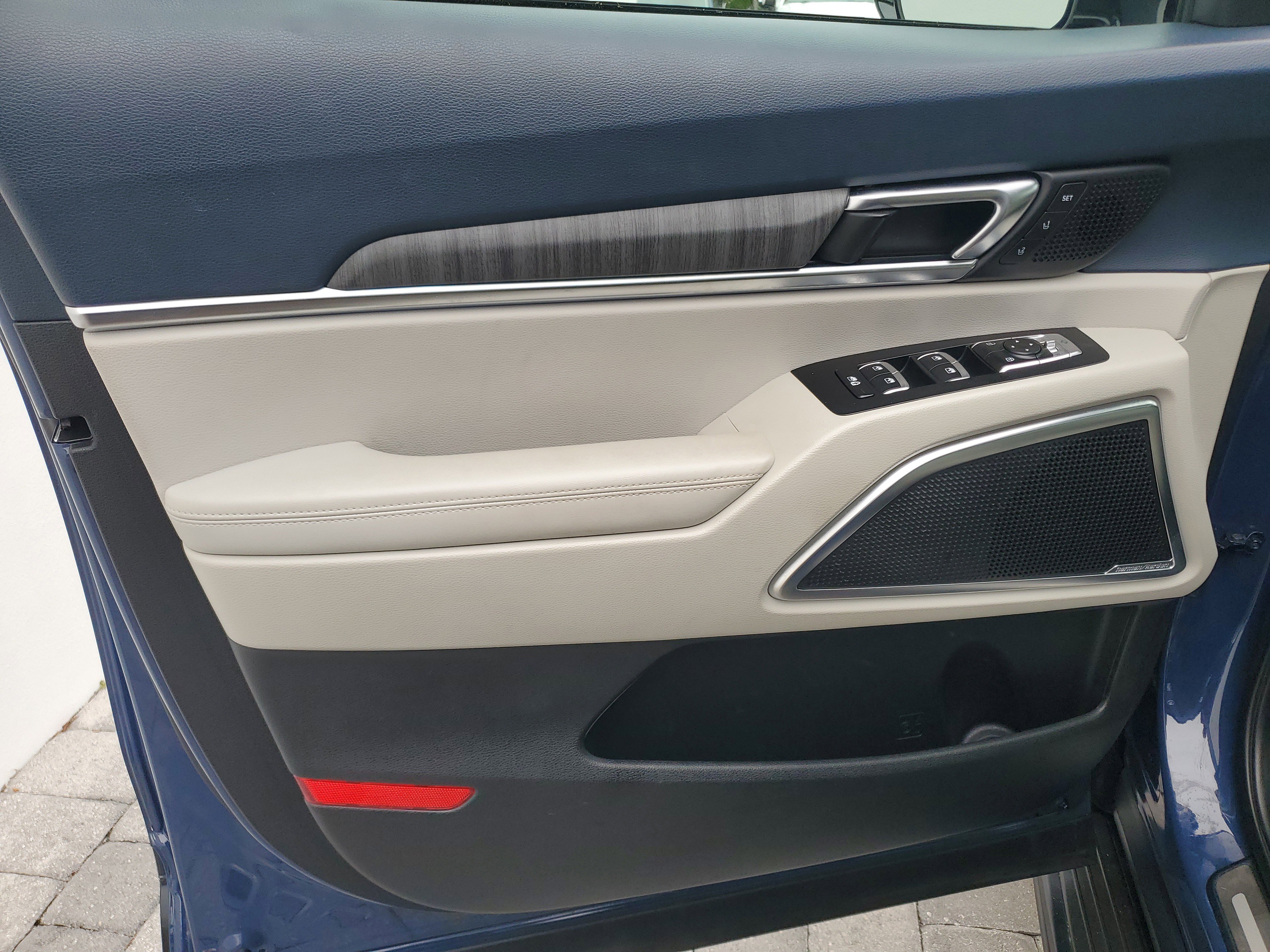 Used 2024 Kia Telluride SX Prestige w/ Towing Package image 20