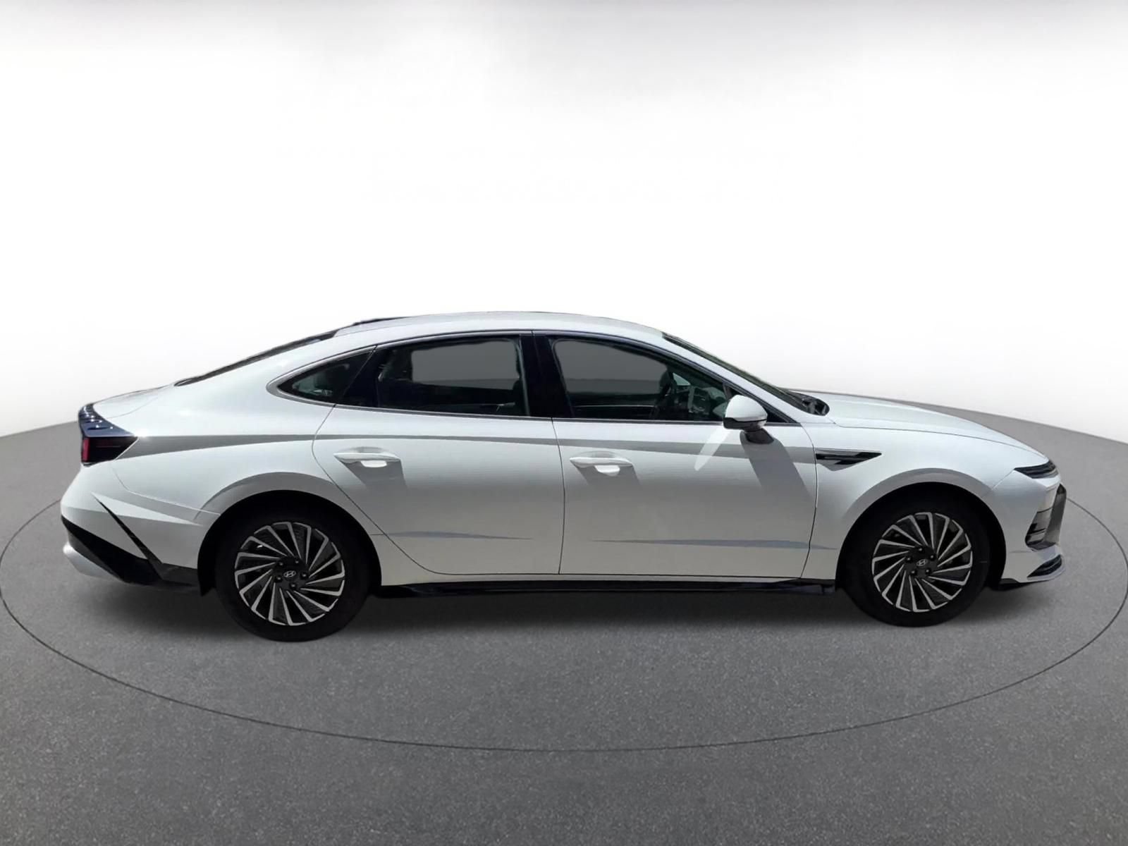 Used 2025 Hyundai Sonata SEL FWD image 16