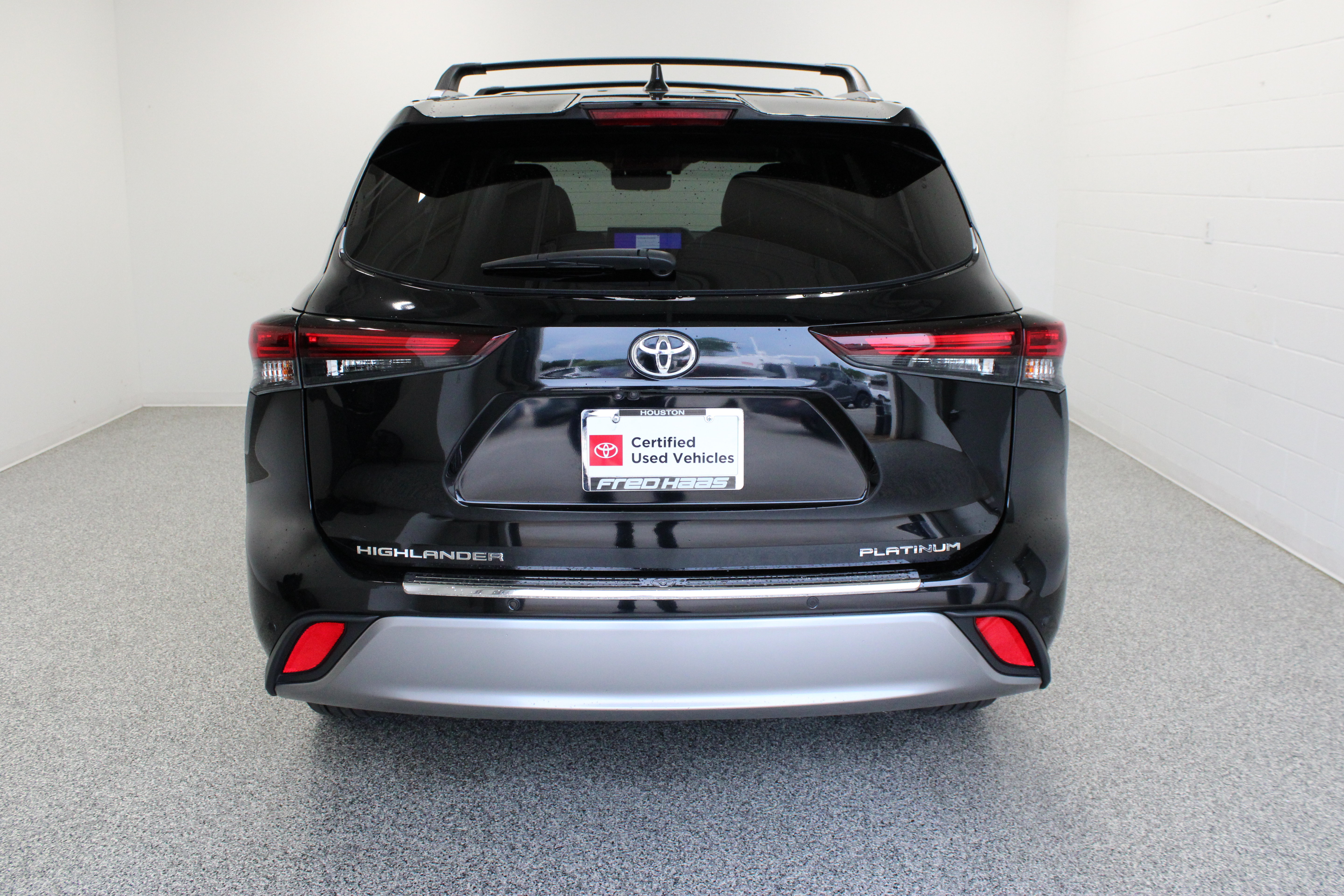 Used 2024 Toyota Highlander Platinum FWD image 8