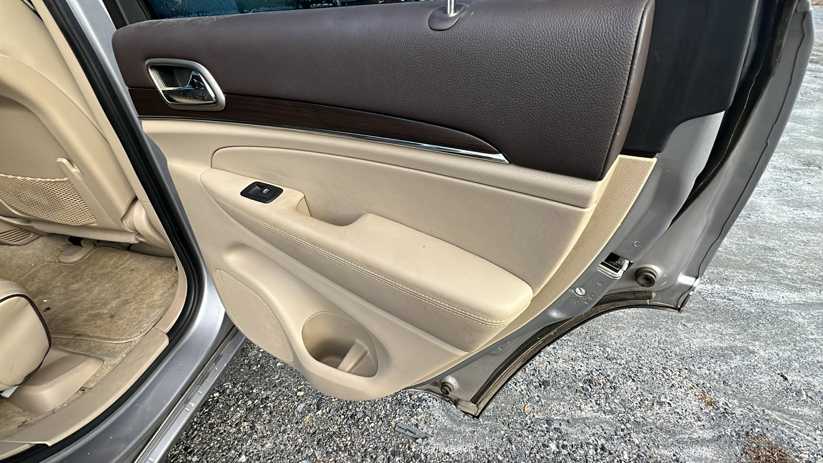 Used 2015 Jeep Grand Cherokee Overland w/ Advanced Technology Group image 20