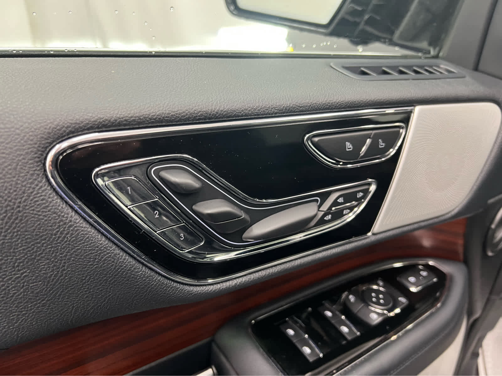 Used 2022 Lincoln Navigator L Reserve image 18