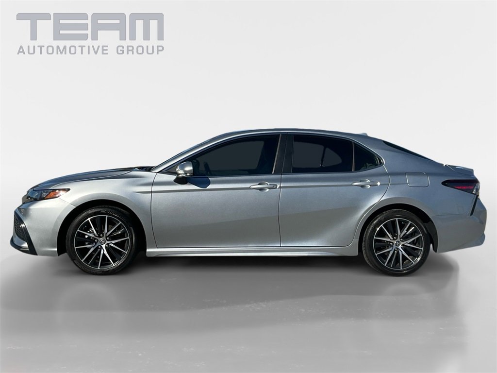 Used 2024 Toyota Camry SE image 4