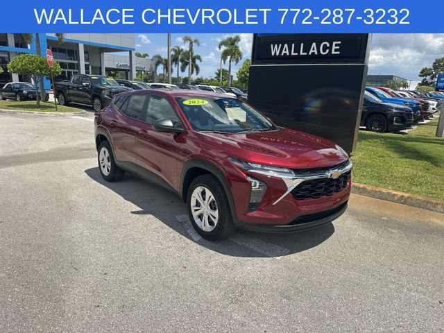 Used 2024 Chevrolet Trax LS w/ Driver Confidence Package FWD image 5