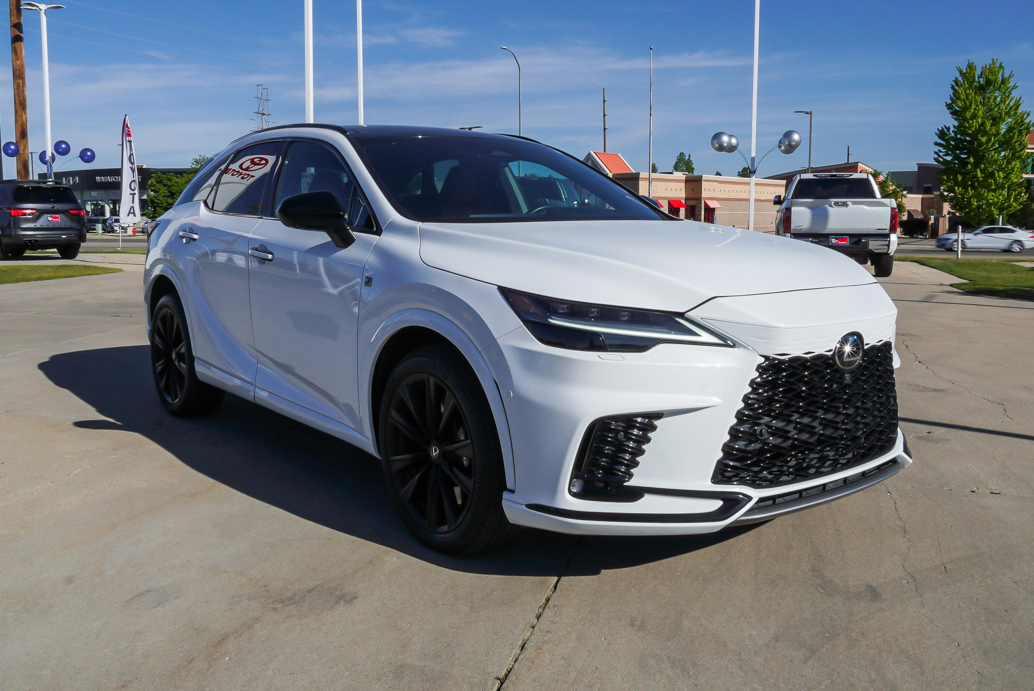 Used 2024 Lexus RX 500h F Sport w/ Convenience Package AWD/4WD image 2