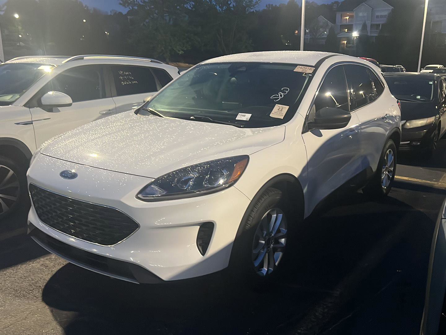 Used 2022 Ford Escape SE image 2