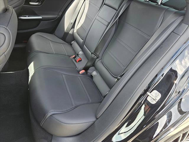 Used 2025 Mercedes-Benz C 300 Sedan image 17
