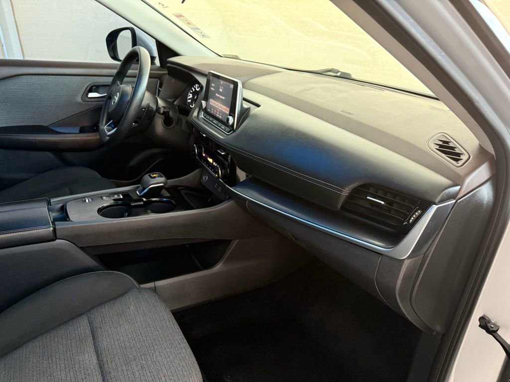 Used 2021 Nissan Rogue SV image 15