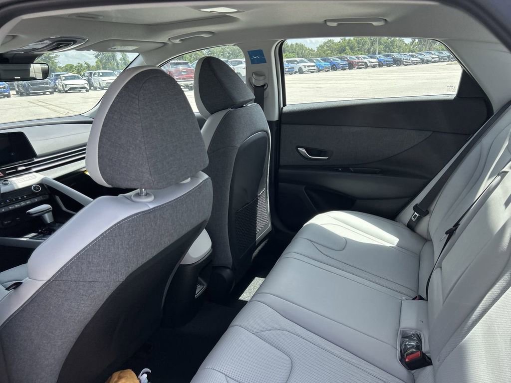 New 2025 Hyundai Elantra Limited image 19
