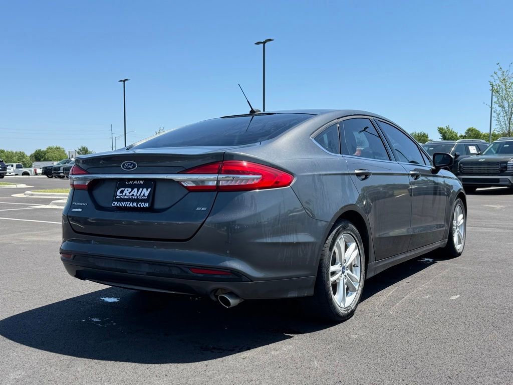 Used 2018 Ford Fusion SE w/ Fusion SE Technology Package FWD image 5