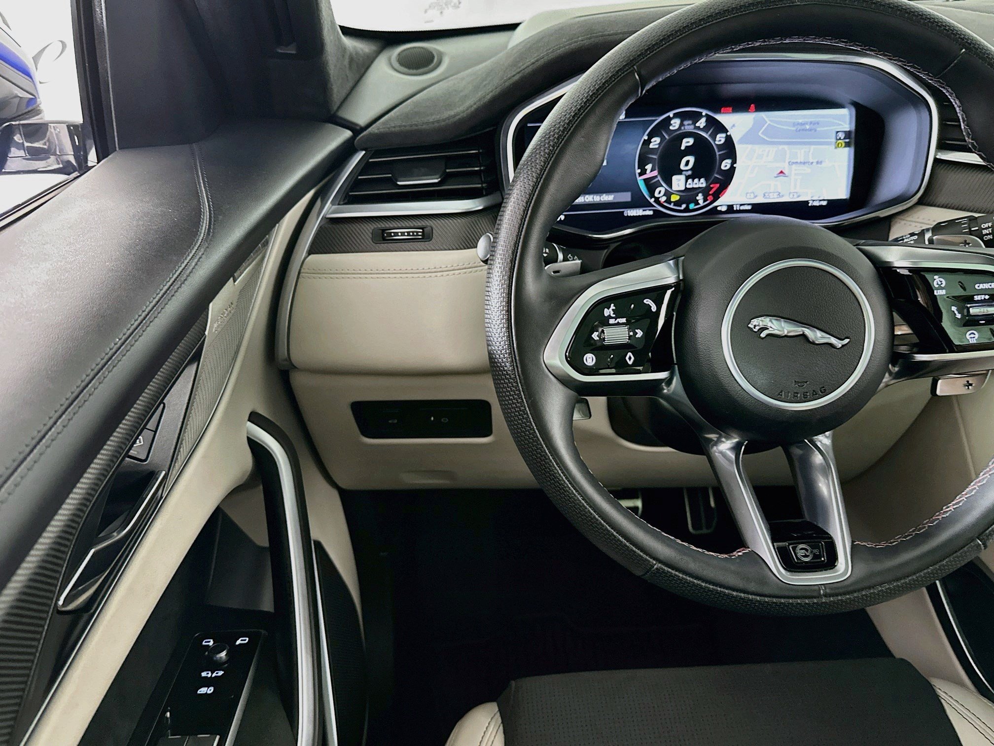 Used 2025 Jaguar F-PACE SVR AWD/4WD image 10