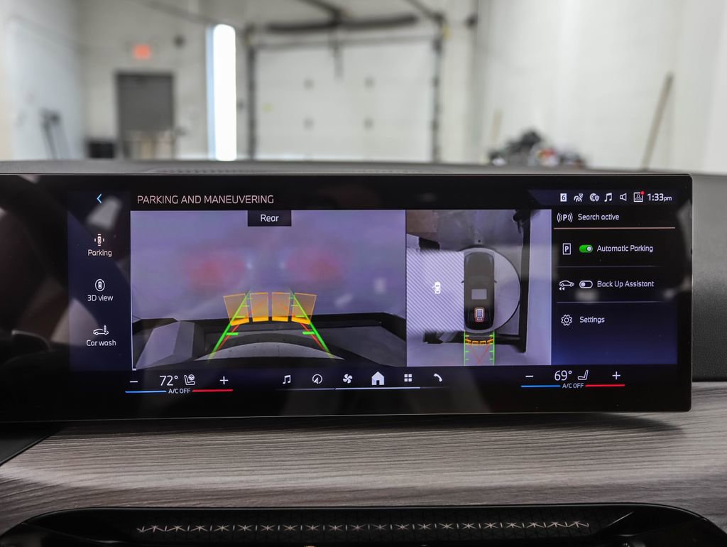 New 2026 BMW 330i xDrive Sedan w/ Convenience Package image 18