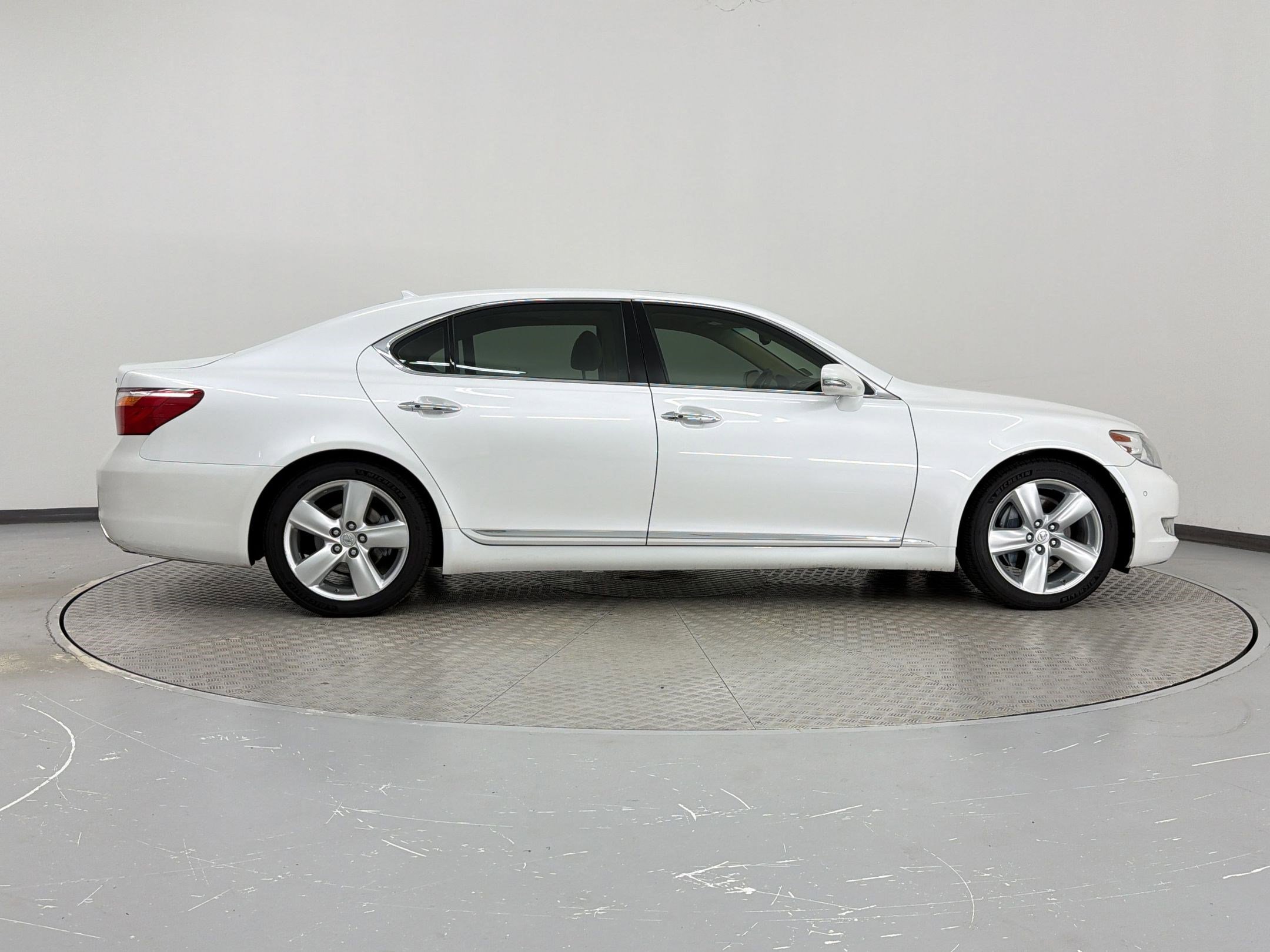 Used 2012 Lexus LS 460 L w/ Rear Seat Upgrade Pkg RWD image 8