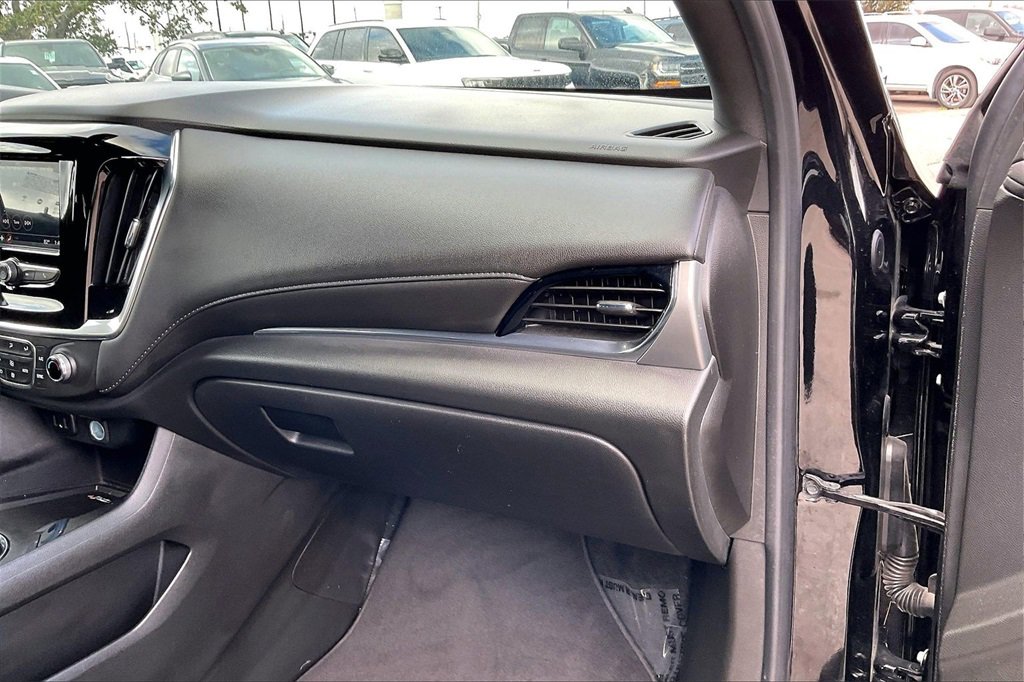 Used 2022 Chevrolet Traverse LT image 23