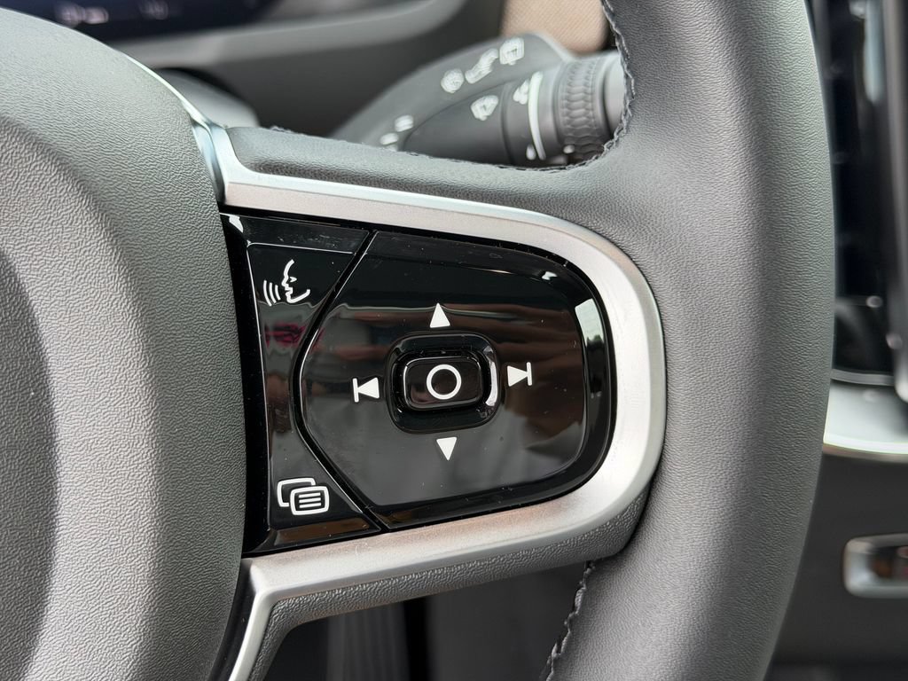New 2026 Volvo XC90 B6 Plus w/ Protection Package Premier AWD/4WD image 18