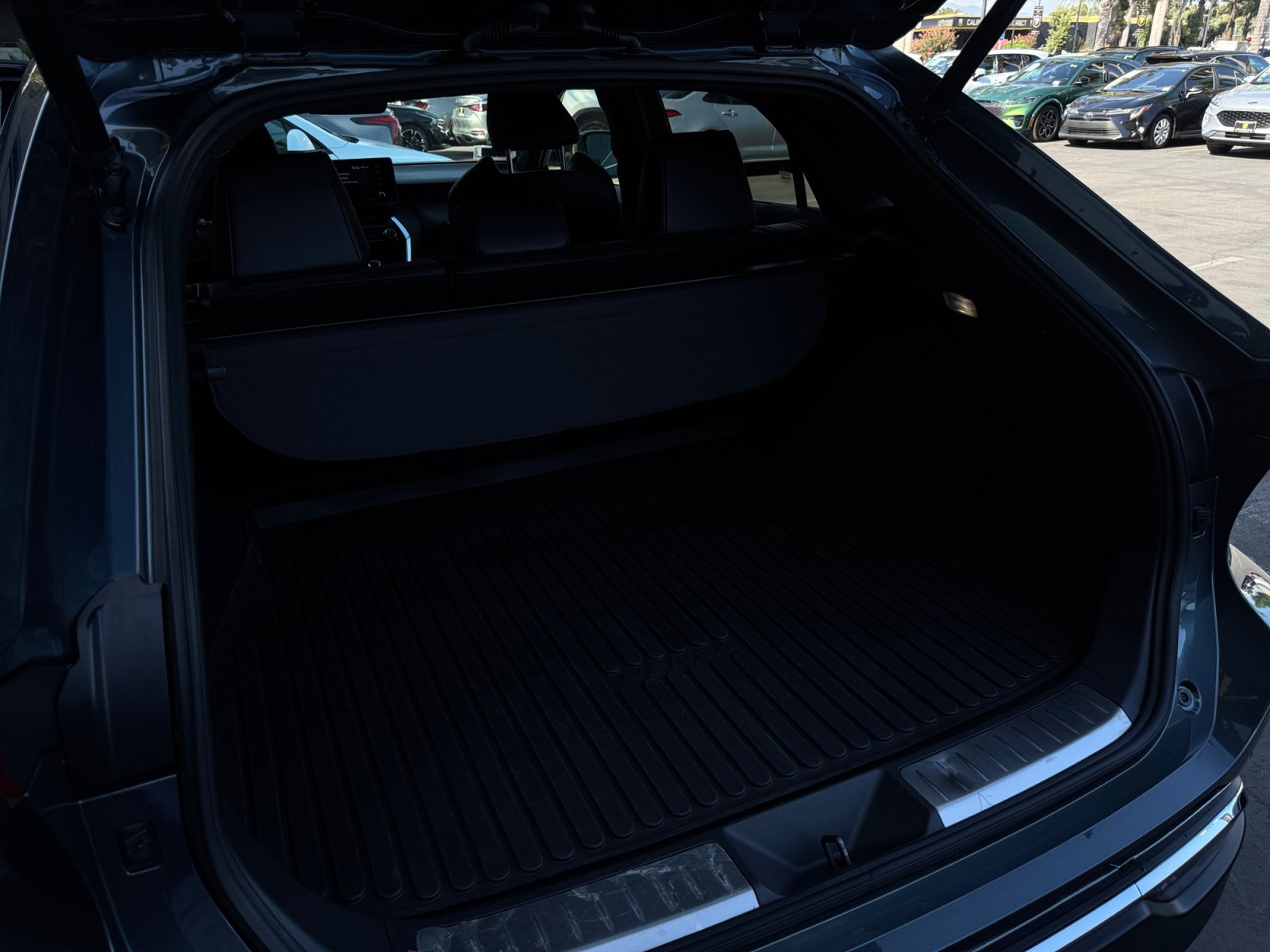 Used 2022 Toyota Venza XLE AWD/4WD image 18