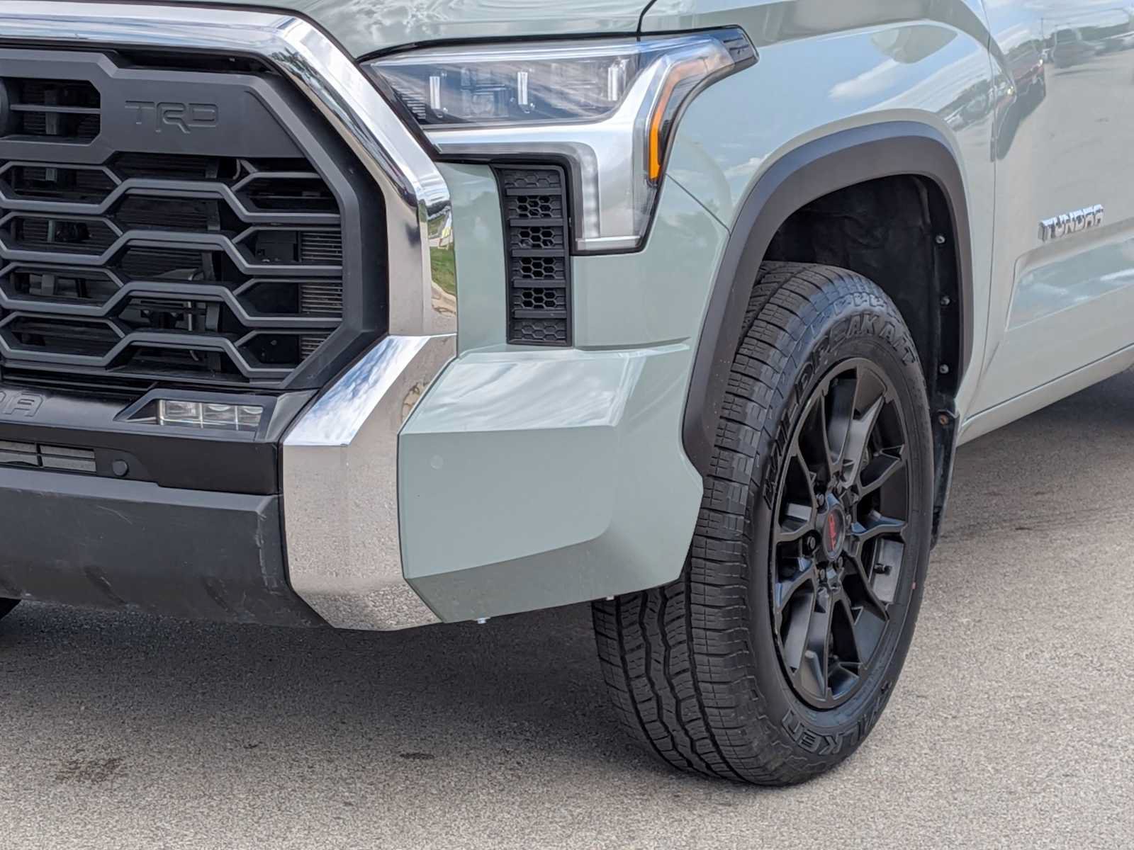 Used 2023 Toyota Tundra Limited w/ TRD Off-Road Package AWD/4WD image 10