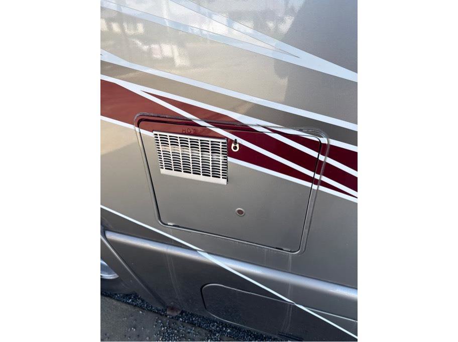 Used 2010 Mercedes-Benz Sprinter 3500 image 20
