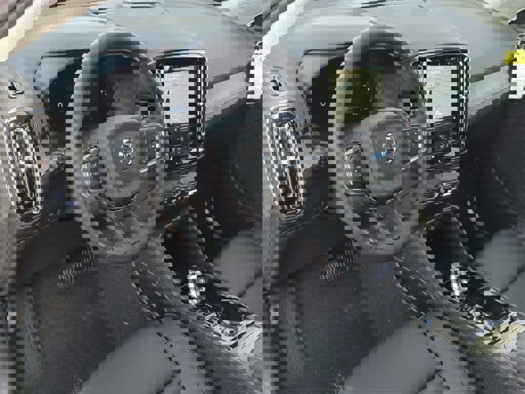 New 2026 Volvo XC40 B5 Plus w/ Protection Package Premier image 2