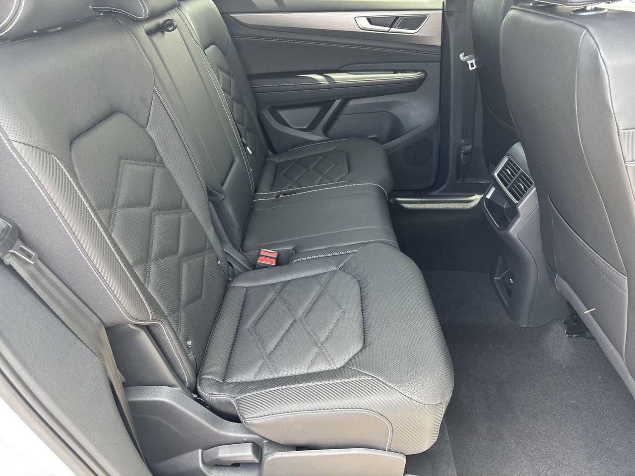 New 2026 Volkswagen Atlas Cross Sport SE image 9