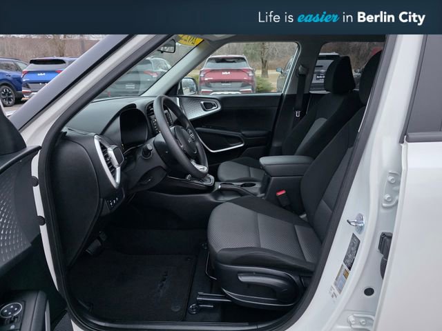Certified 2025 Kia Soul LX w/ LX Technology Package FWD image 16