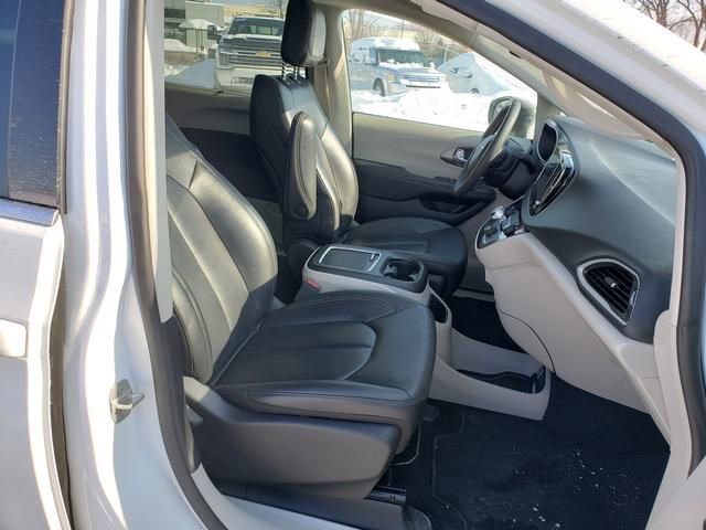 Used 2024 Chrysler Pacifica Touring-L image 20