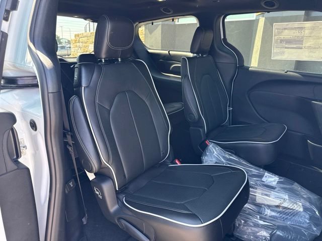 New 2027 Chrysler Pacifica Limited w/ Family Tech Group FWD image 11