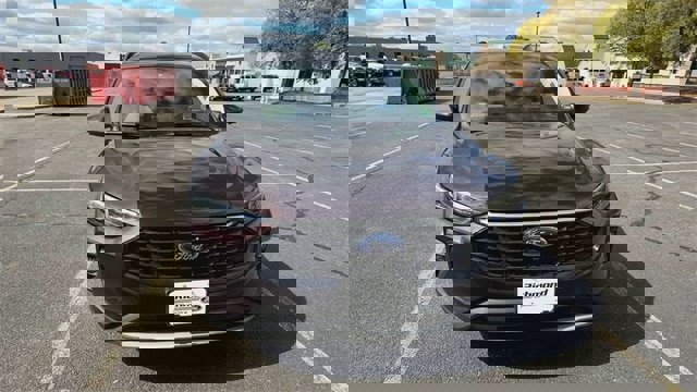 Certified 2023 Ford Escape SE w/ PHEV Premium Package image 4