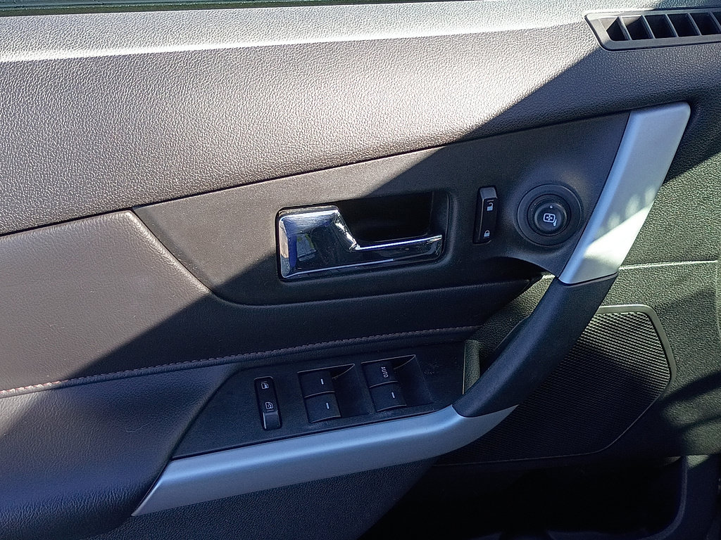Used 2014 Ford Edge SEL FWD image 17