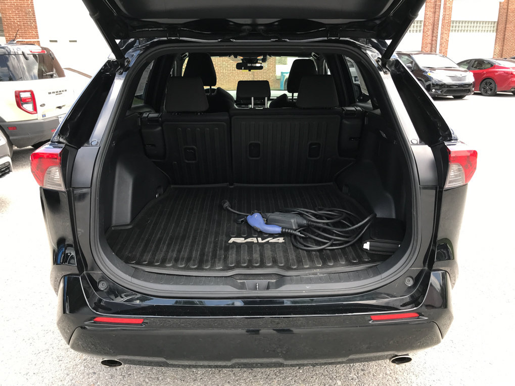 Used 2021 Toyota RAV4 SE w/ Weather & Moonroof Package AWD/4WD image 29