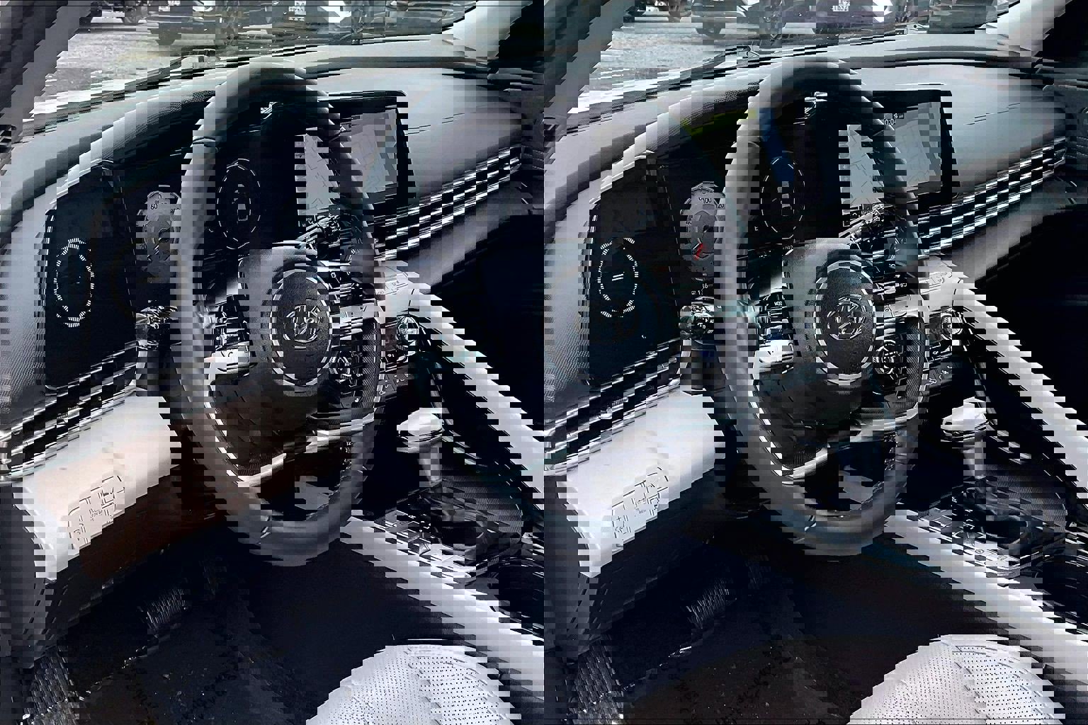 Used 2023 Hyundai Elantra Limited image 13