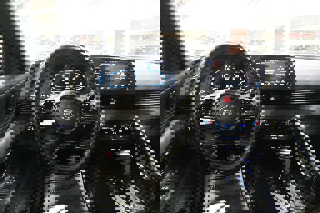 Used 2025 Hyundai Elantra Sport image 29