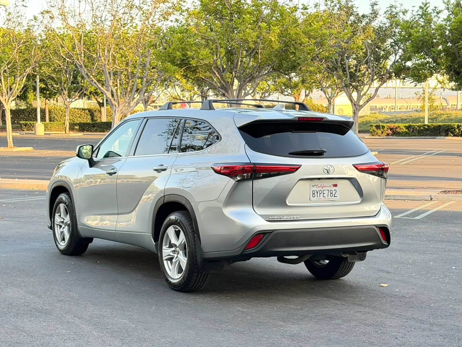 Used 2021 Toyota Highlander L FWD image 6