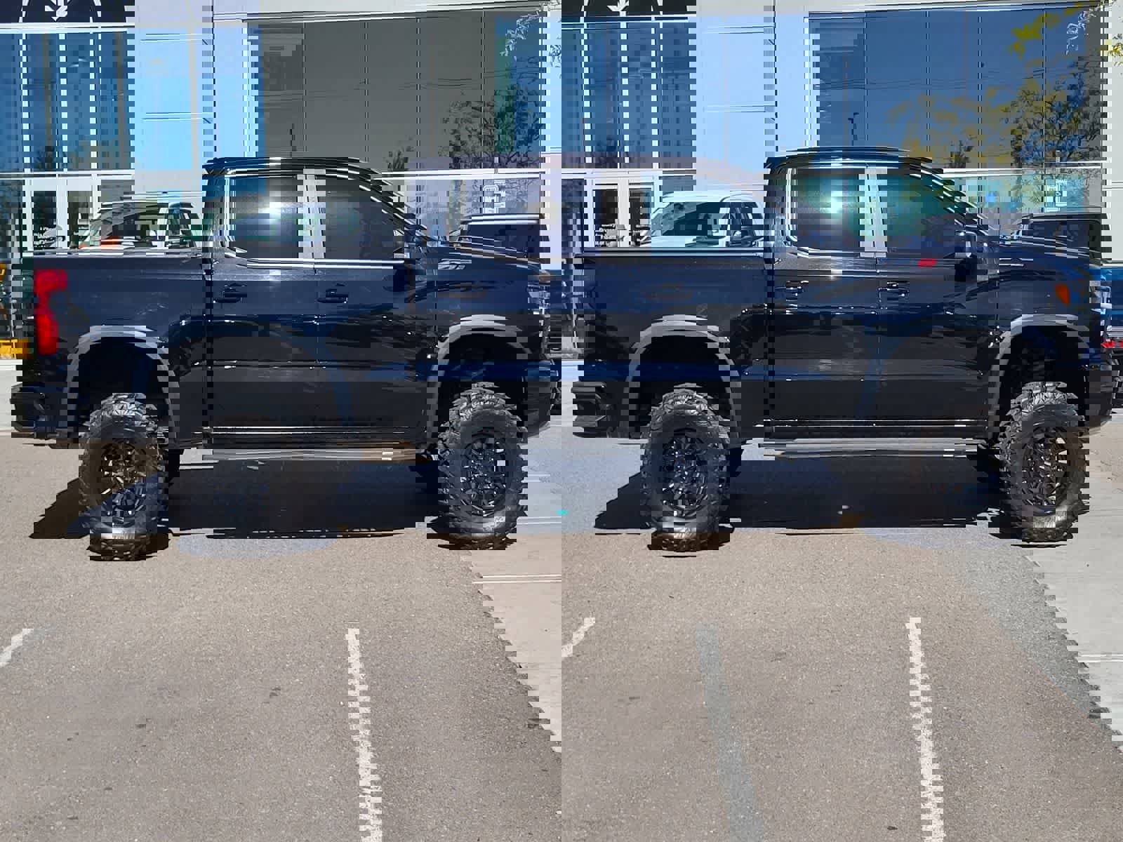 Used 2023 Chevrolet Silverado 1500 ZR2 w/ Technology Package image 4