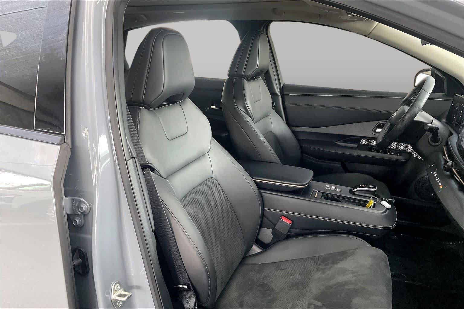 Used 2024 Nissan Ariya AWD image 8