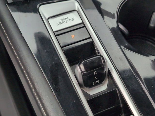 Used 2025 Volkswagen Atlas Cross Sport SE FWD image 19