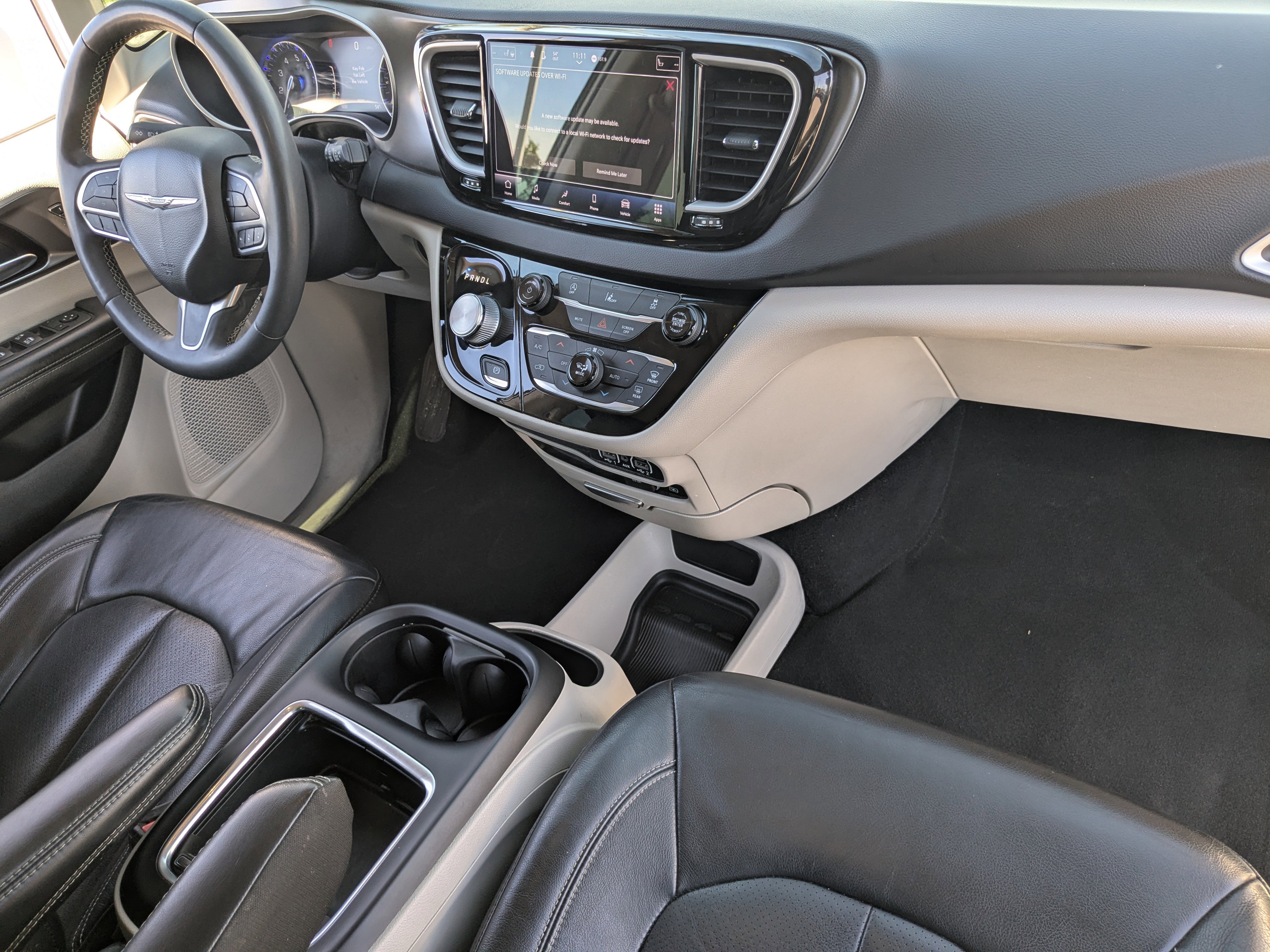 Used 2022 Chrysler Pacifica Touring-L image 12