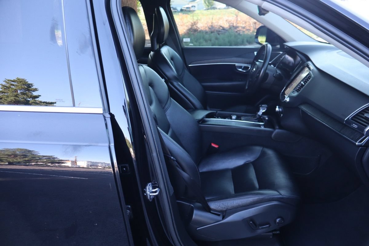 Used 2020 Volvo XC90 T5 Momentum AWD/4WD image 24