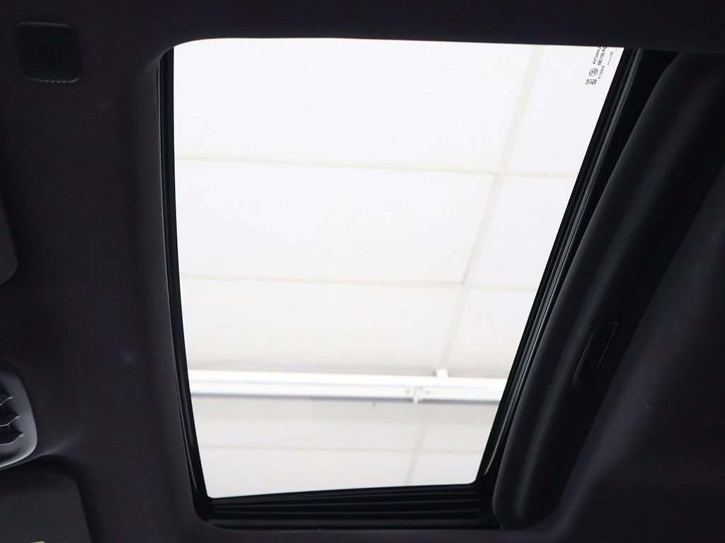 Used 2023 GMC Canyon Denali image 25