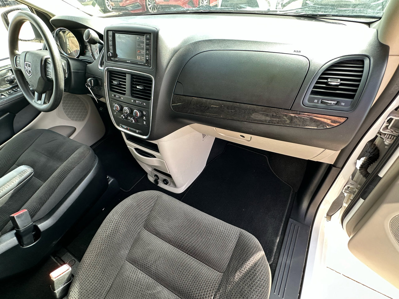 Used 2019 Dodge Grand Caravan SE w/ UConnect Hands-Free Group image 19