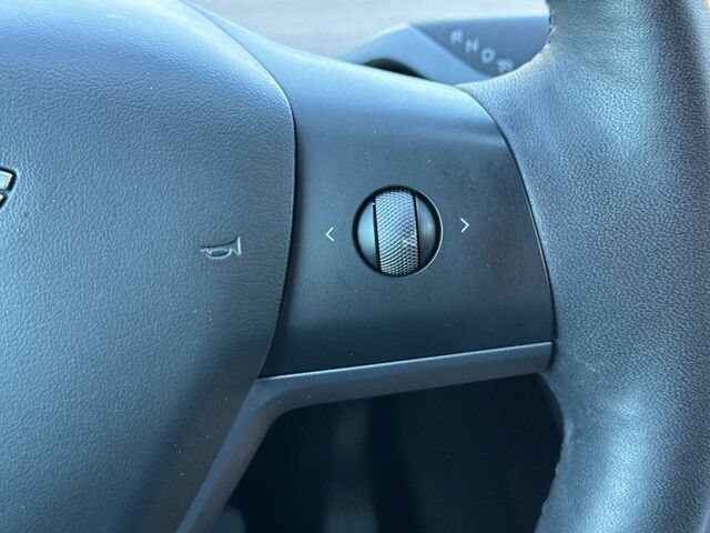 Used 2023 Tesla Model Y AWD image 29