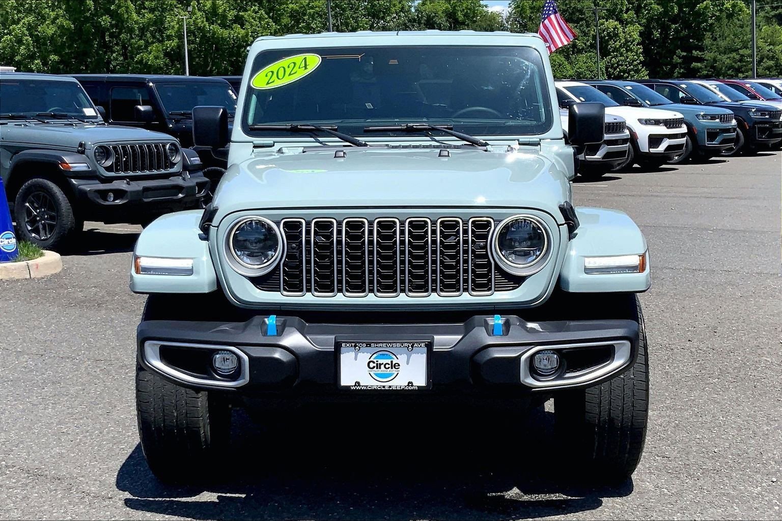 Used 2024 Jeep Wrangler Unlimited Sahara AWD/4WD image 3