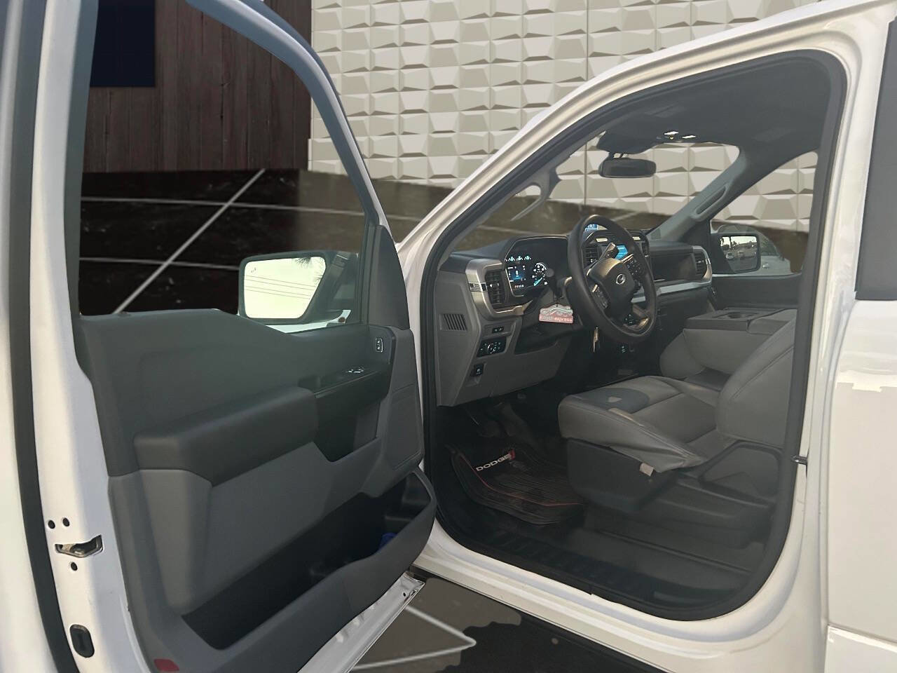 Used 2023 Ford F150 XL image 9