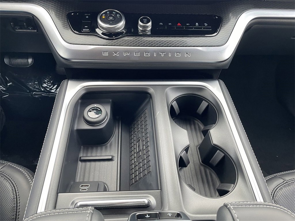 New 2025 Ford Expedition Max Platinum w/ Stealth Performance Package image 23